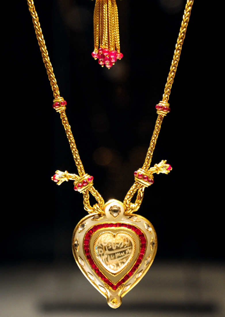 Margo Robi se pojavila u bajkovitoj haljini, a na vratu je nosila istorijski dijamant Elizabet Tejlor (FOTO+VIDEO)