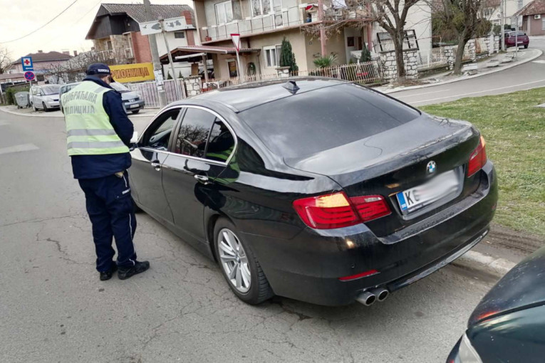 Gas pod maliganima: Nećete verovati koliko je naduvao vozač "pežoa"