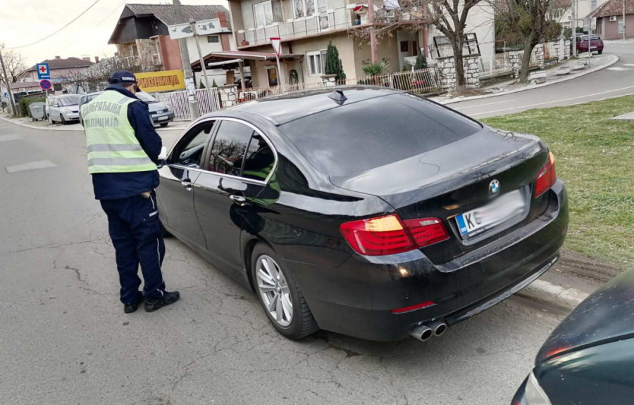 Rusi (19) uhapšeni u Beogradu: Namamili ženu, pa joj oteli više od 22.000 evra!