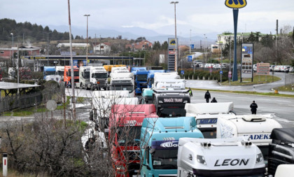 Teretnjaci stoje na granici: Sremska Rača i Batrovci najkritičniji