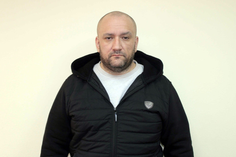 Ako ga prepoznajete, odmah pozovite policiju: On je doveo mnoge ljude u zabludu!