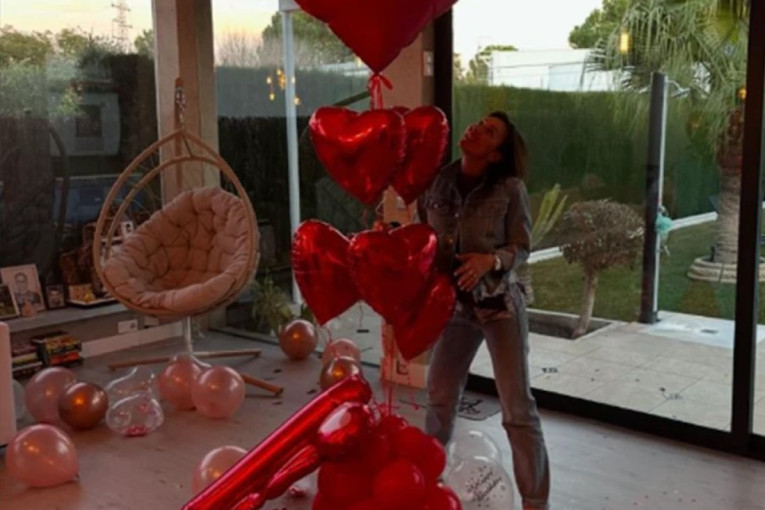 Slavlje u porodici Gudelj: Baloni, konfete, a tek poruka... "Izabrao sam put koji nikad ne bih menjao!" (FOTO)