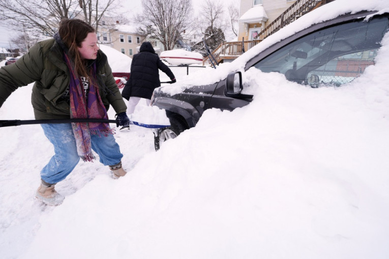 Sneg paralisao Ameriku: Temperature idu do 40 ispod nule, najmanje 85 mrtvih (FOTO)