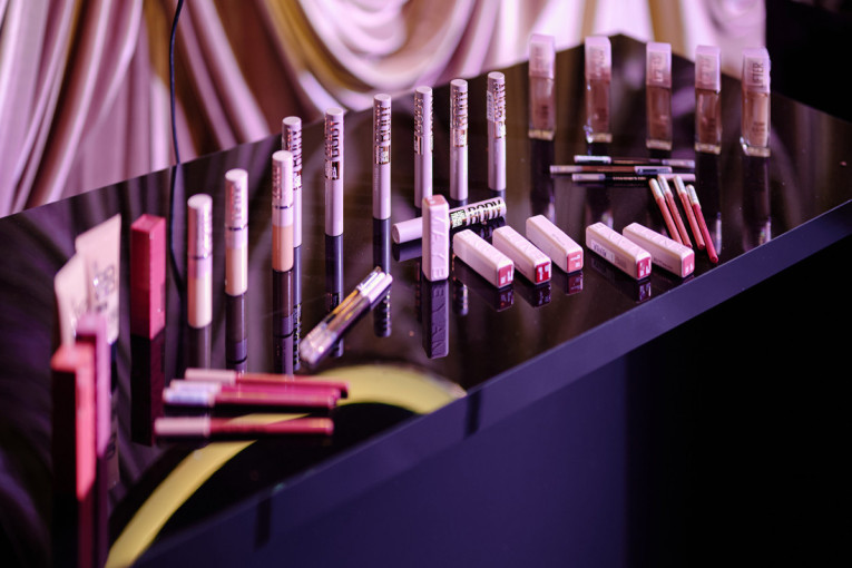 Puls Njujorka u Beogradu: Kako je izgledala beauty žurka godine na kojoj je predstavljena poslednja Maybelline NY inovacija