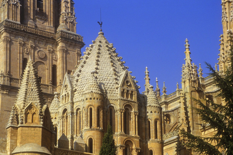 Španski grad koji zaista vredi posetiti: Mostovi i trgovi vas vode kroz vreme i otkrivaju zlatne fasade starog sveta (FOTO)