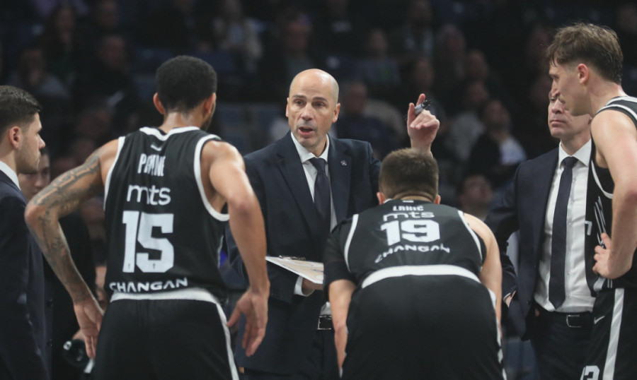 Partizan opet bolji od Kluža: Crno-beli vezali desetu pobedu, debitovao je i Radanov (FOTO)