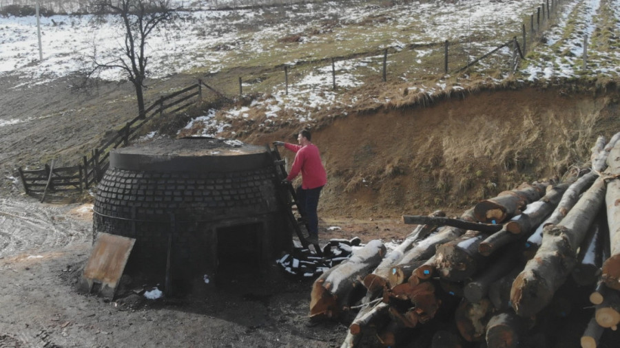 Nekada crno zlato u selima, a danas se sve ređe pravi: Porodica u ovom kraju Srbije od zanata ne odustaje