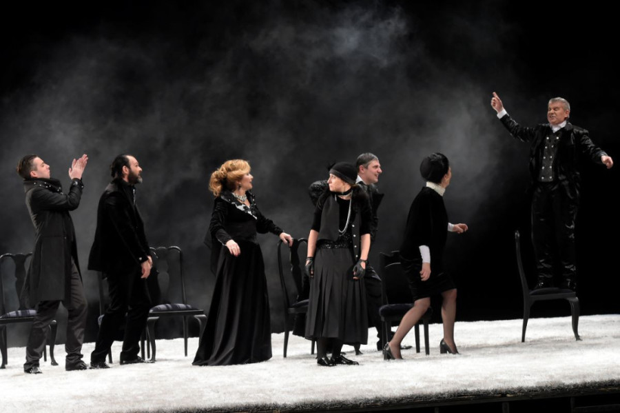 "Ožalošćena porodica" jubilarni 50. put na sceni Narodnog pozorišta: Još jedno čudo Jagoša Markovića (FOTO)