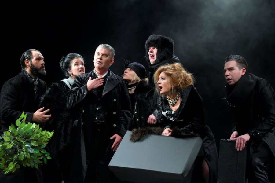 "Ožalošćena porodica" jubilarni 50. put na sceni Narodnog pozorišta: Još jedno čudo Jagoša Markovića (FOTO)