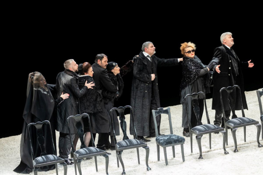 "Ožalošćena porodica" jubilarni 50. put na sceni Narodnog pozorišta: Još jedno čudo Jagoša Markovića (FOTO)