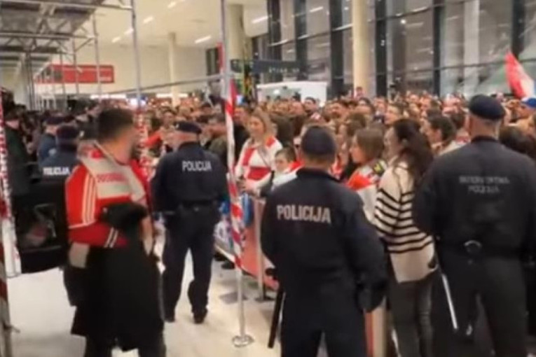 Skandalozan početak dočeka rukometaša u Zagrebu! Trgom bana Jelačića odjekuje proustaška fešta! (FOTO/VIDEO)