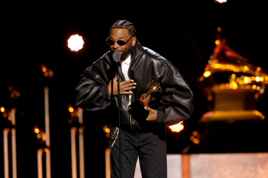 Od elegancije do modnog šoka na dodeli Gremija: Gola haljina Hajdi Klum, Čapel Roan pokazala bradavice, a Lejdi Gaga kao crni labud (FOTO)