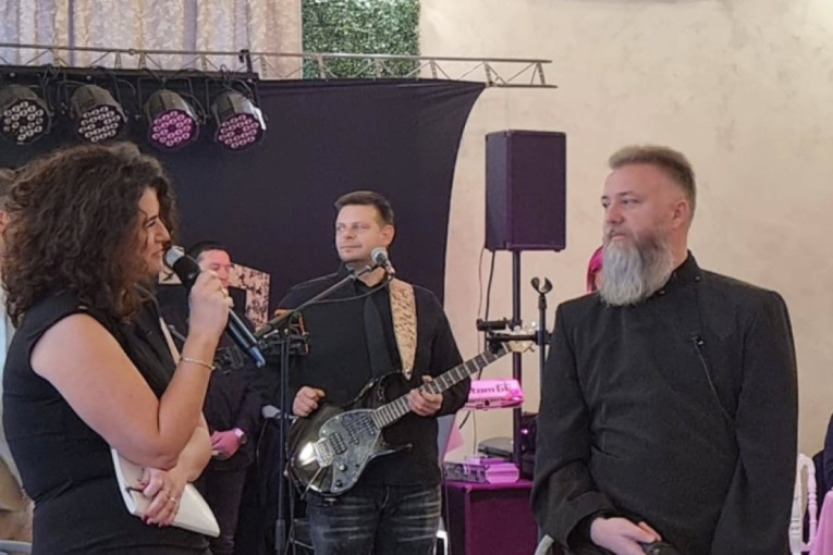 Otac Predrag Popović proslavio 20 godina braka i poslao moćnu poruku! Sjatila se i estrada! (FOTO)