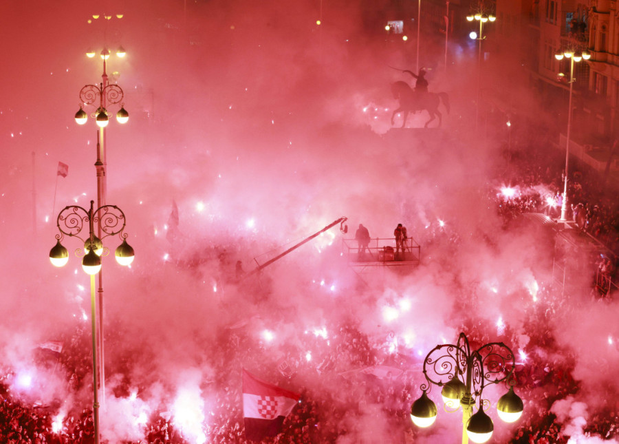 Novo ustaško divljanje na koncertu Tompsona u Rijeci! Dignute pesnice, ori se "Za dom spremni"