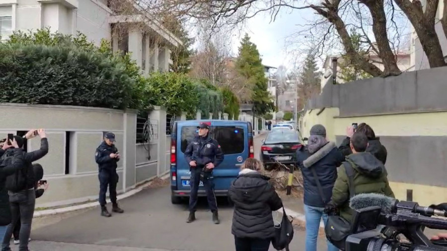 Unajmili obezbeđenje! Čolina žena i ćerka van sebe od stresa posle bombe: "Laru su juče jedva smirili"