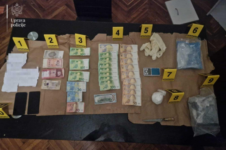 Uhapšeni pripadnici kavačkog klana: Policija pronašla kokain, kriptovane telefone i vagicu (FOTO)