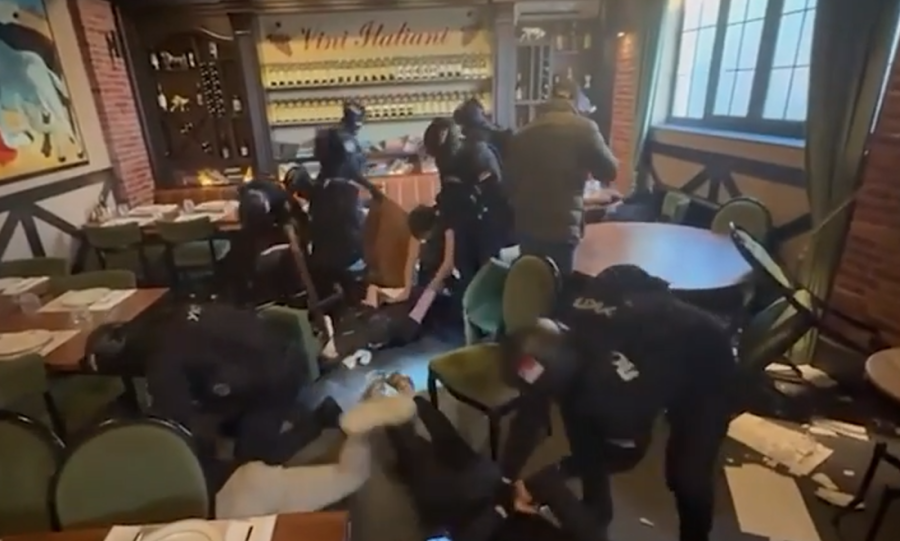 MUP se oglasio nakon hapšenja u beogradskom restoranu: Prilikom akcije povređena dva policajca (VIDEO)