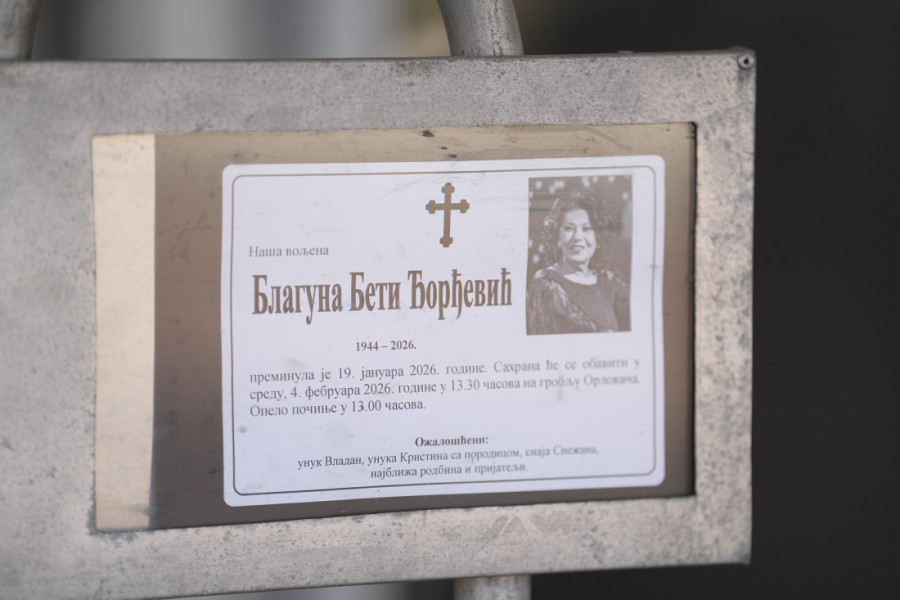 Poslednji ispraćaj Beti Đorđević na groblju Orlovača: Jedan detalj na umrlici i krstu privukao posebnu pažnju (FOTO)