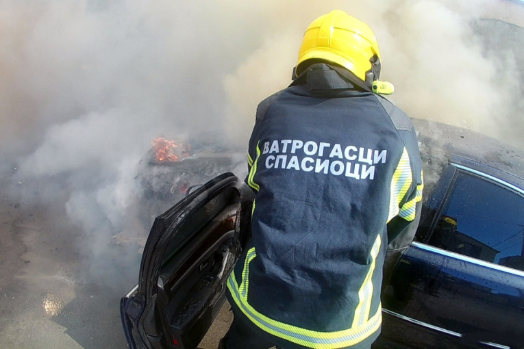 Dečiji pir u Bačkoj Palanci! Spalili komšinici "pežo 406"