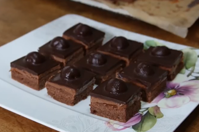 Recept dana: Rafaelo rolat, prepun kokosa, mekan i sa kremastim filom koji se topi u ustima (VIDEO)