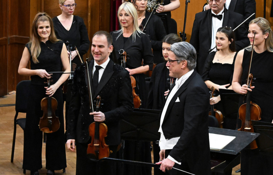 Gromoglasni aplauz za Stefana Milenkovića: Spektakularnim koncertom obeležen Dan Velike dvorane Kolarca (FOTO)