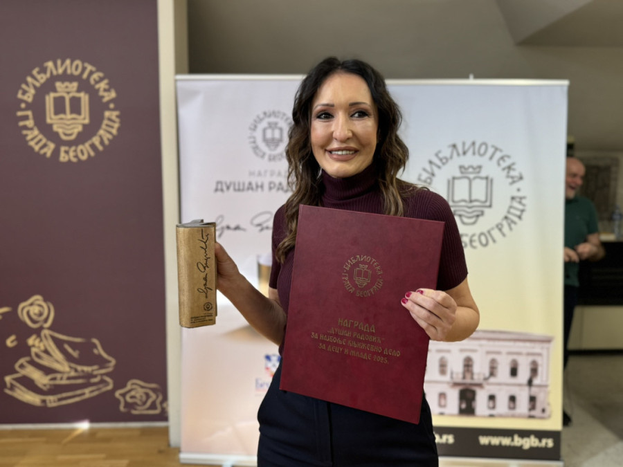 Sanji Savić Milosavljević uručena nagrada "Momo Kapor": Pisanje kao čin odupiranja smrti (FOTO)