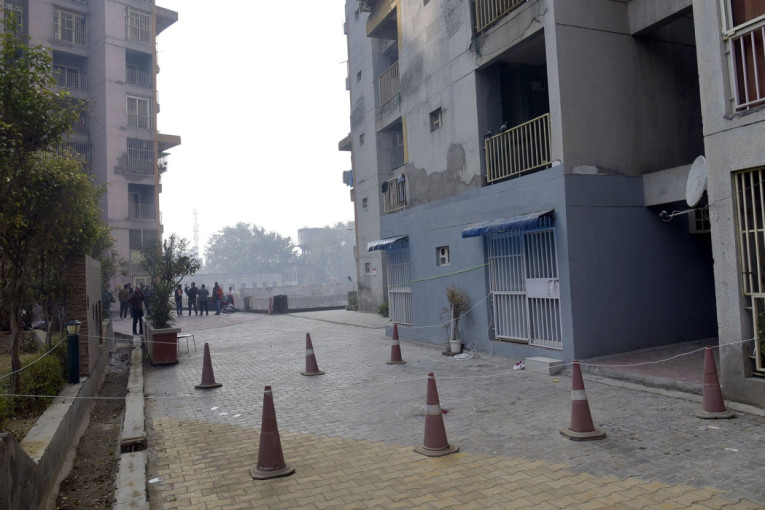 Tri maloletne sestre izvršile samoubistvo: Skočile sa balkona nakon što su im roditelji oduzeli telefone