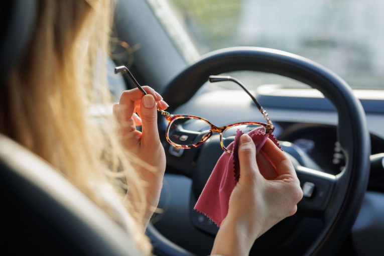 Dok je zima i hladno vreme ove stvari nikako ne ostavljajte u automobilu