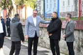 Vučić sa roditeljima troje mladih ubijenih u Duboni i Malom Orašju (FOTO)