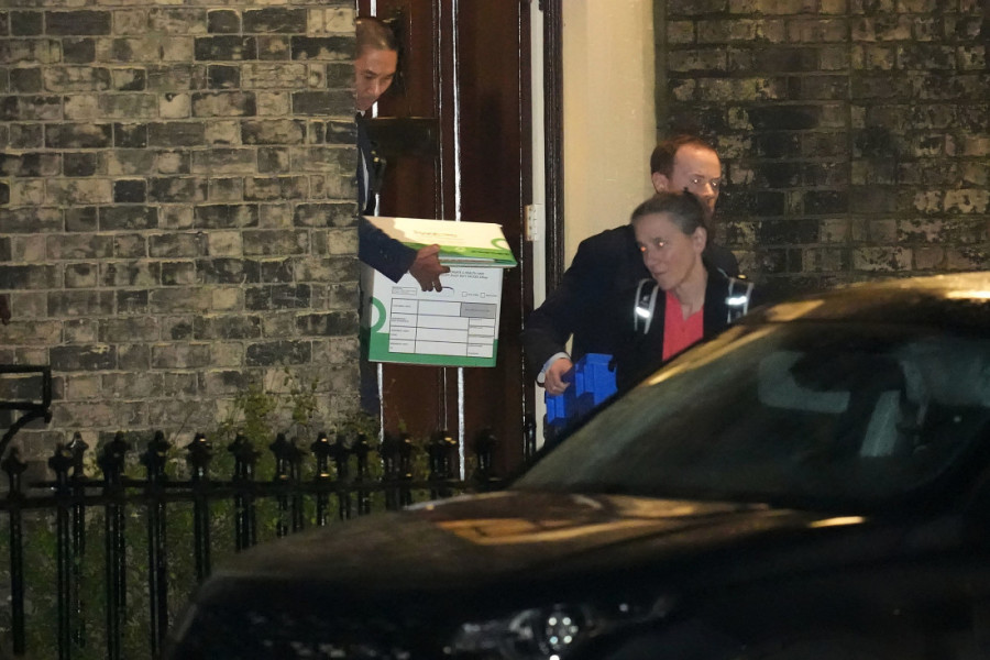 Pretres na imanjima Pitera Mandelsona: Policija upala na dve lokacije posle novih detalja o njemu i Epstinu