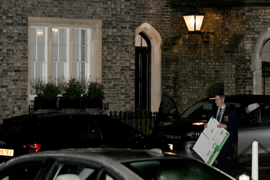 Pretres na imanjima Pitera Mandelsona: Policija upala na dve lokacije posle novih detalja o njemu i Epstinu