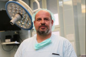 Srpski hirurg koji svakodnevno spasava živote: Priča o dr Vasku Tošiću (FOTO)