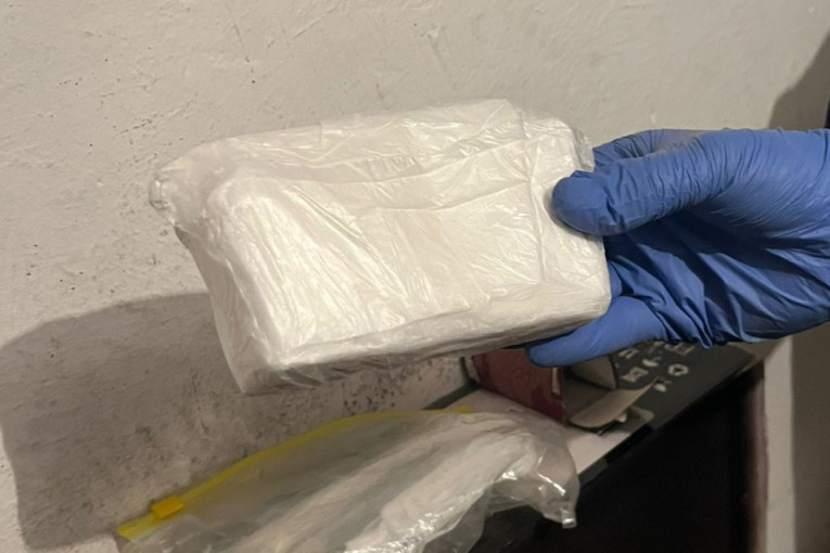 Panika zbog hapšenja: Niški diler bacao kokain