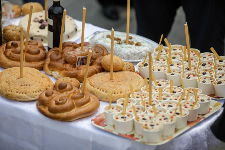 Rođaci pokojnika ostali u šoku kada su videli nepozvane goste na daći (VIDEO)