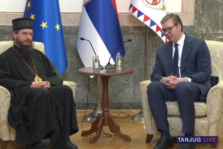 Episkop Sergije odlikovao Vučića: "Predsedniče, bićete upisani zlatnim slovima u krajišku istoriju – pamtimo i ne zaboravljamo" (FOTO/VIDEO)