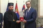 Episkop Sergije odlikovao Vučića: "Predsedniče, bićete upisani zlatnim slovima u krajišku istoriju – pamtimo i ne zaboravljamo" (FOTO/VIDEO)