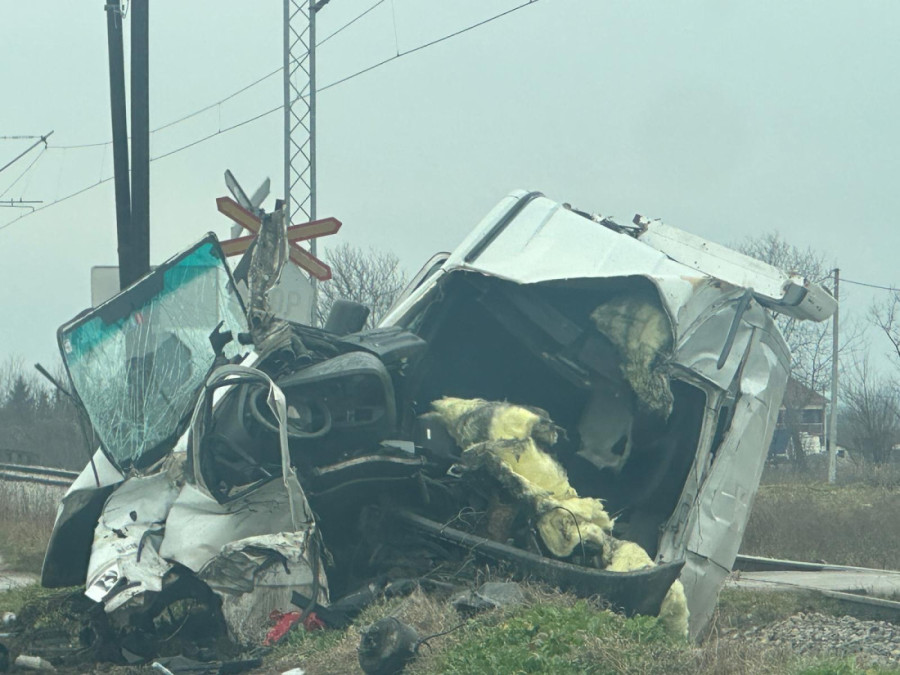 Horor na Voždovcu: Desetorica napala braću u parku, mladić prebijen palicama!