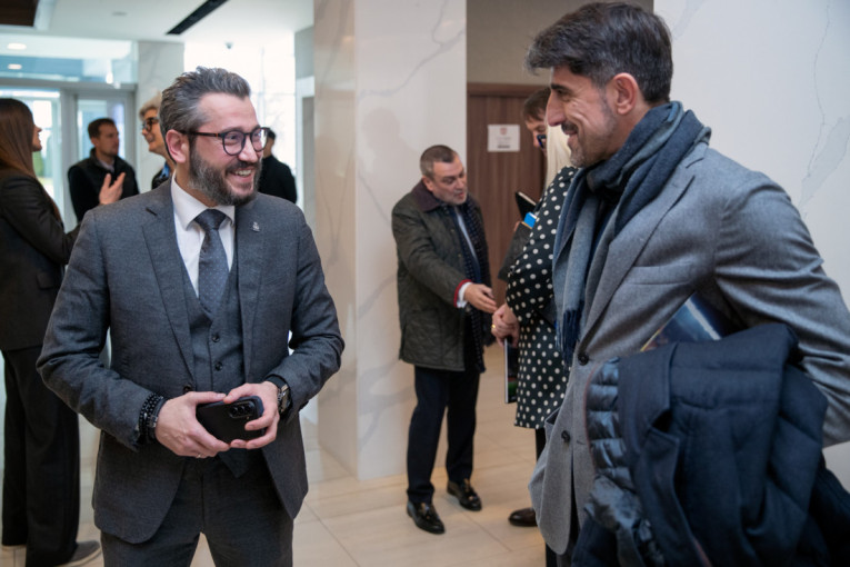 Predstavljen špansko-srpski fudbalski rečnik: Direktor ACG, Nebojša Žugić, ističe značaj sporta, jezika i kulture! (VIDEO)