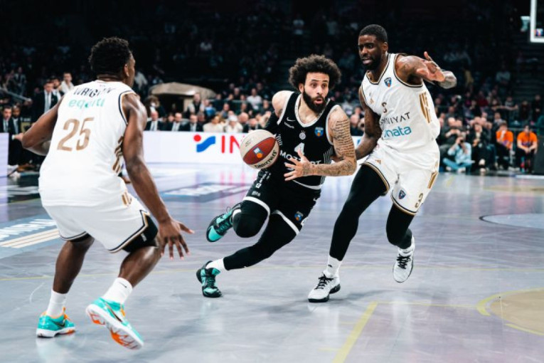 Partizan - Dubai: Valjak odbio nalet Dubaija na kraju prvog poluvremena!