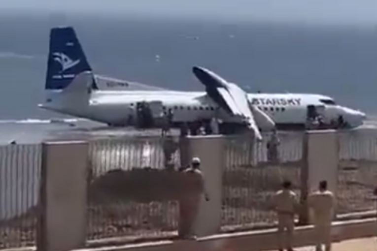 Avion se srušio neposredno nakon poletanja: Pao u more, pukim čudom svi preživeli (VIDEO)