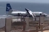 Avion se srušio neposredno nakon poletanja: Pao u more, pukim čudom svi preživeli (VIDEO)