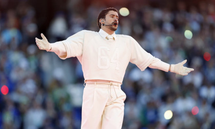 Mnogi su zaboravili: Bed Bani je već jednom nastupao na "Superbolu", a evo i kako je tad izgledao! (FOTO)