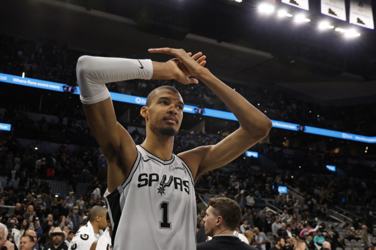 Vembenjama ušao među besmrtne! Ovo što je uradio protiv Lejkersa nije niko u istoriji San Antonija!