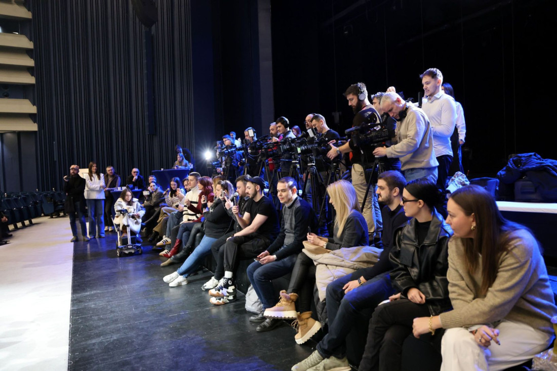 Iz prvog reda Sava Centra Senidah poručuje: “U meni je sunce”