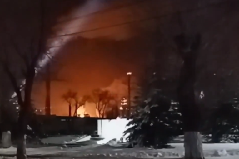 Gori Lukoilovo postrojenje u Rusiji! Šire se stravični snimci posle ukrajinskog napada (VIDEO)