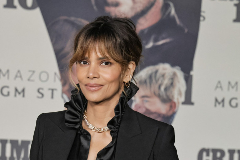 Hale Beri na crvenom tepihu pokazala verenički prsten vredan 200.000 dolara (FOTO)