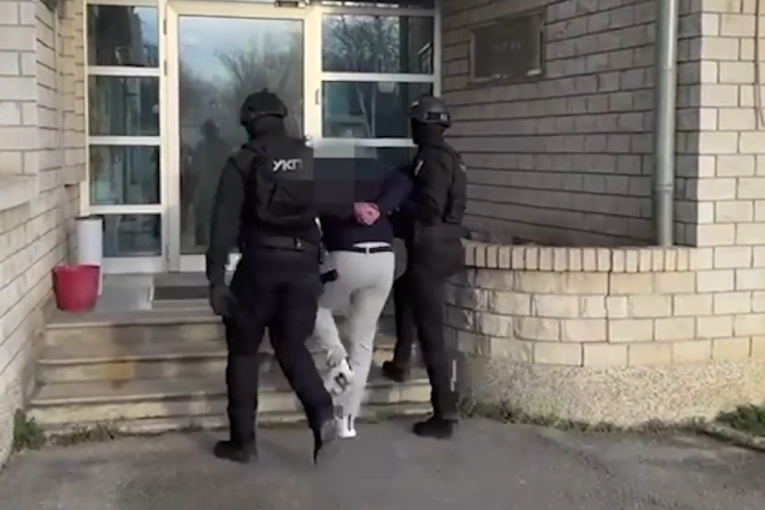 Uhapšen bivši policijski službenik: Pronađeni razni narkotici