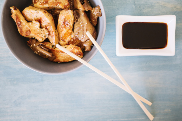 Ne ide samo uz suši: Kako nekoliko kapi soja sosa može da podigne vaš ručak na potpuno novi nivo?