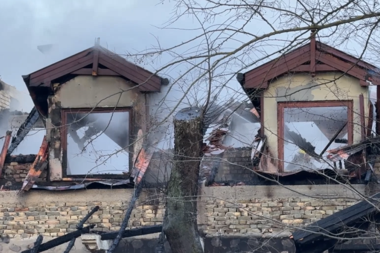 Vatrena stihija na Paliću: "Mala gostiona" gotovo potpuno izgorela