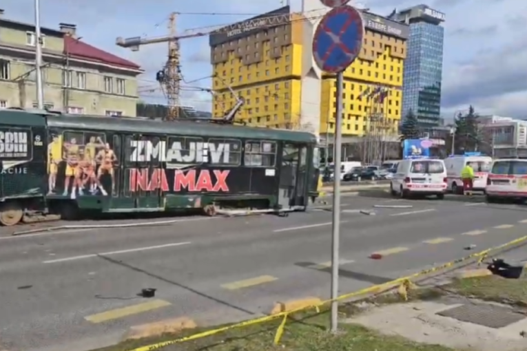Još jedan incident u Sarajevu: Drogirani vozač tramvaja bez dozvole izazvao nesreću, dve osobe povređene (FOTO)